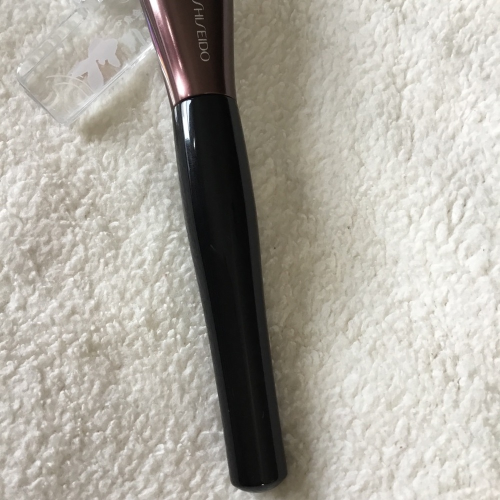 Shiseido Black Handle with Rose Metallic Ferrule Face Brush - Picture 5 of 16